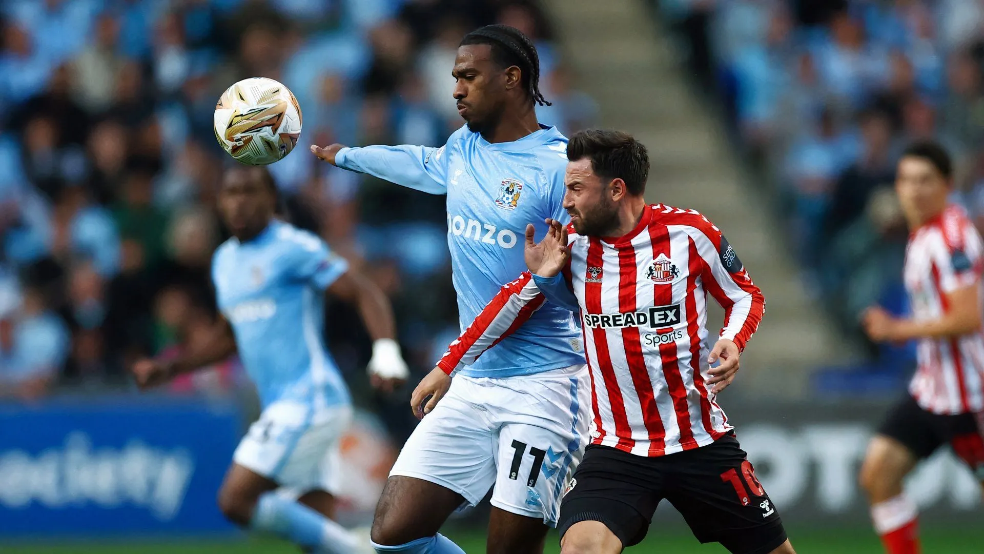 Haji Wright trong màu áo Coventry City thi đấu trước Sunderland