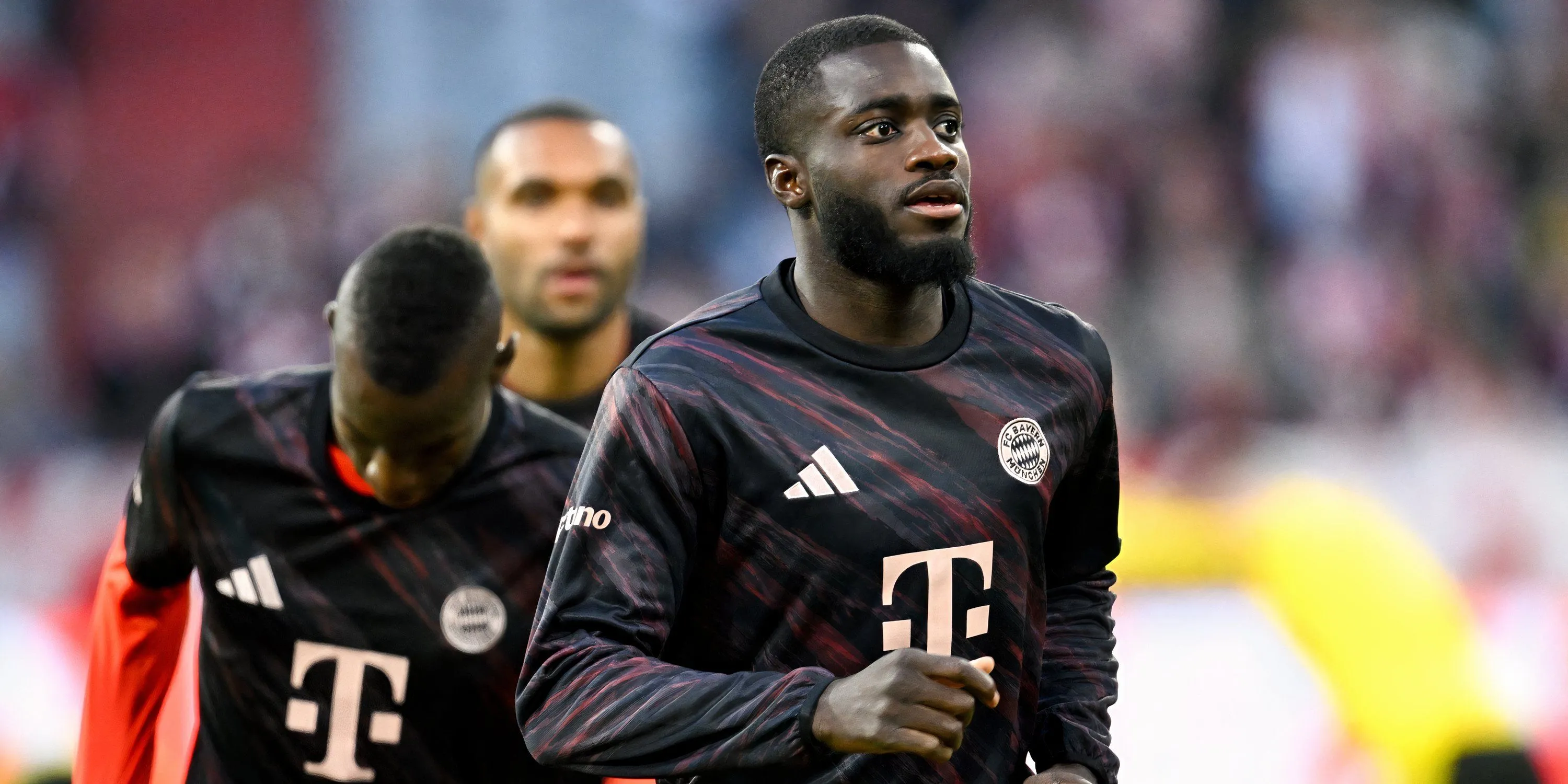 Hậu vệ Bayern Munich Dayot Upamecano trong trang phục thi đấu