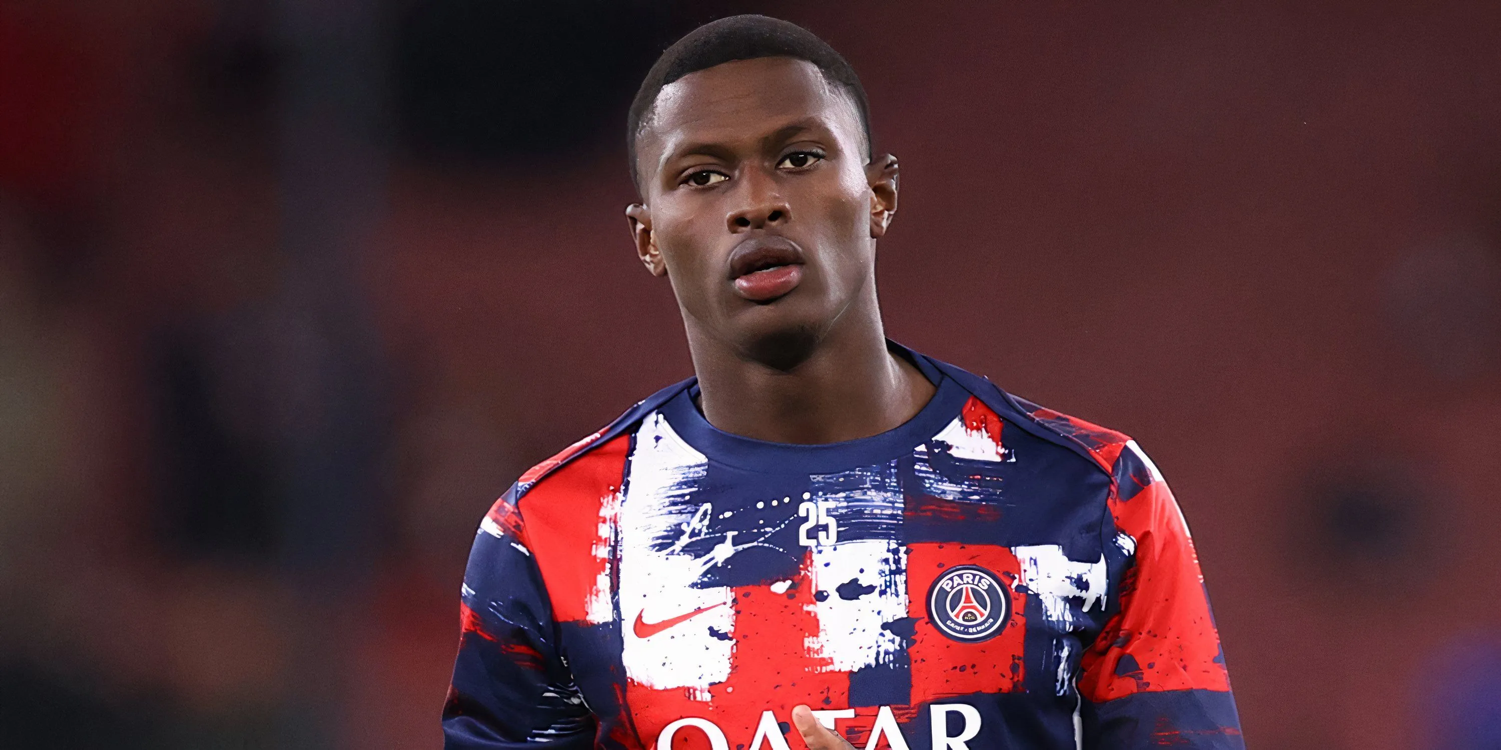 Hậu vệ trái Nuno Mendes của Paris Saint-Germain trong buổi khởi động trước trận