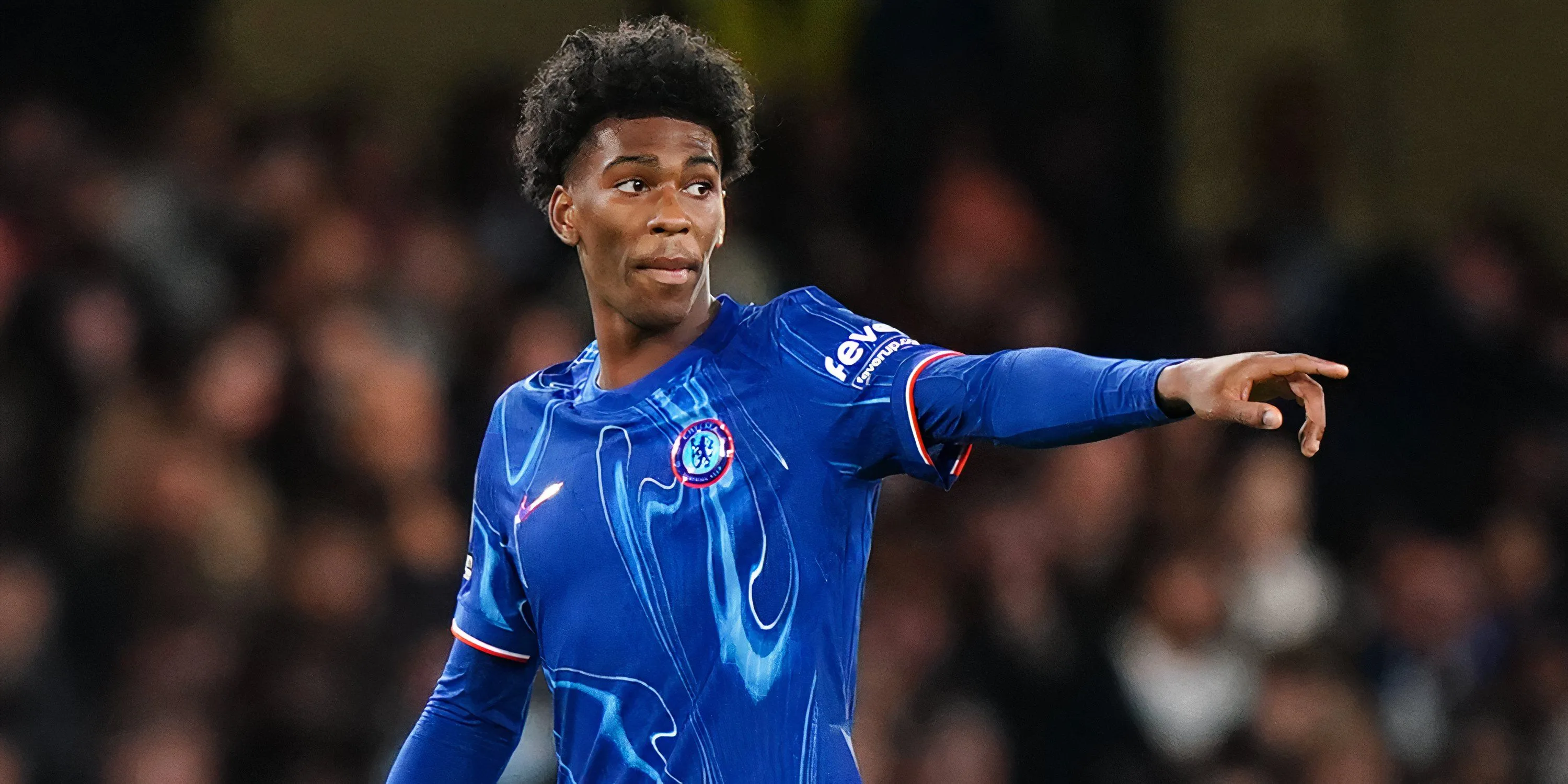 Josh Acheampong - hậu vệ trẻ tuổi của Chelsea thể hiện sự ổn định và kỹ năng xử lý bóng