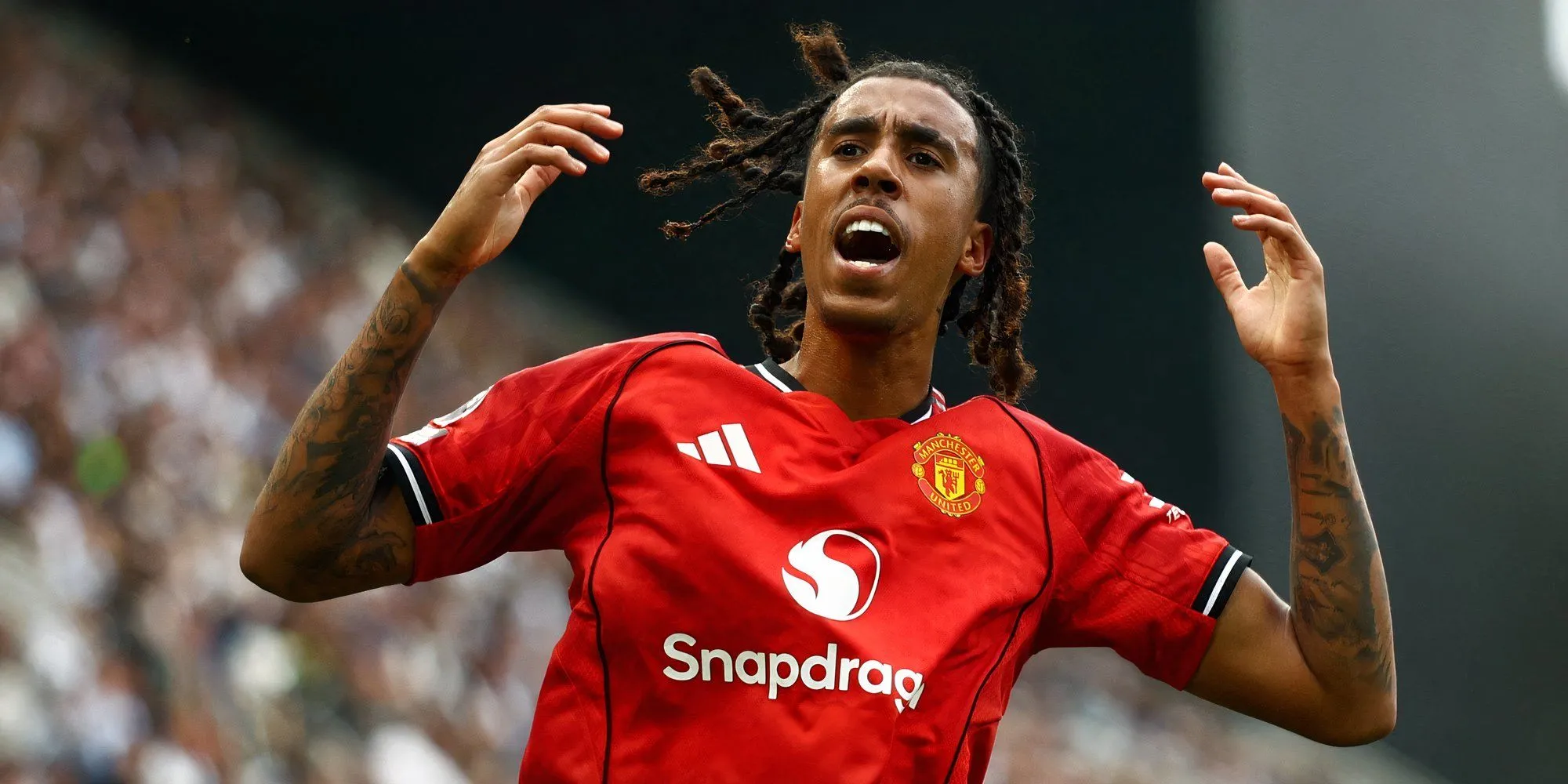 Leny Yoro - hậu vệ trẻ tuổi người Pháp của Manchester United chuyên nghiệp hóa nhanh chóng