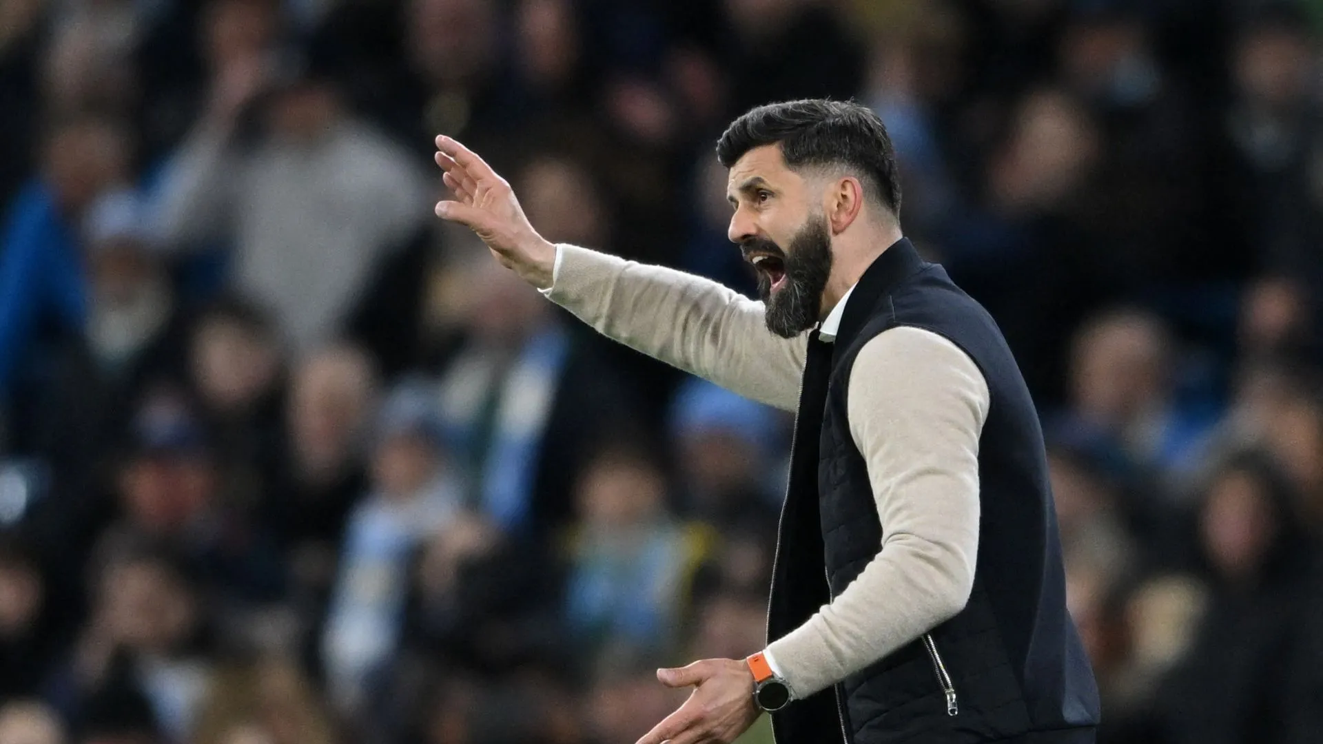 Miron Muslic - huấn luyện viên có kinh nghiệm ở Championship và hiện đang dẫn dắt Schalke ở giải đấu Bundesliga 2