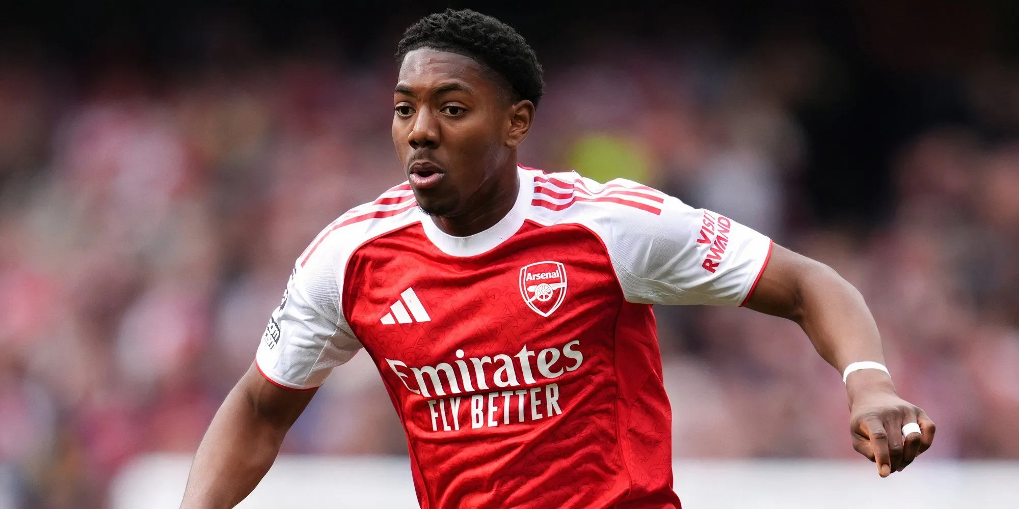 Myles Lewis-Skelly - hậu vệ trái trẻ tuổi của Arsenal với khả năng xuyên qua đối phương bằng những pha xử lý bóng tinh tế